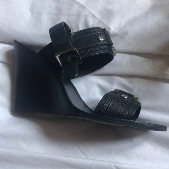 TORY BURCH WEDGE SANDALS - Picture 6 of 11